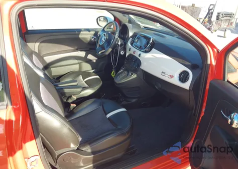 2017 Fiat 500E Battery Electric z USA, uszkodzony, nr VIN 3C3CFFGE8HT575773